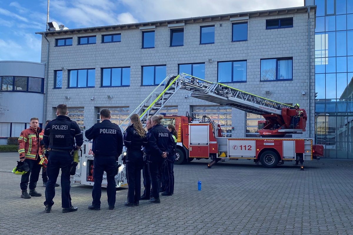 POL-ME: Gemeinsame Pressemitteilung der Kreispolizeibehörde Mettmann und der Feuerwehr Velbert: Polizei und Feuerwehr verstärken Zusammenarbeit - Velbert - 2211119