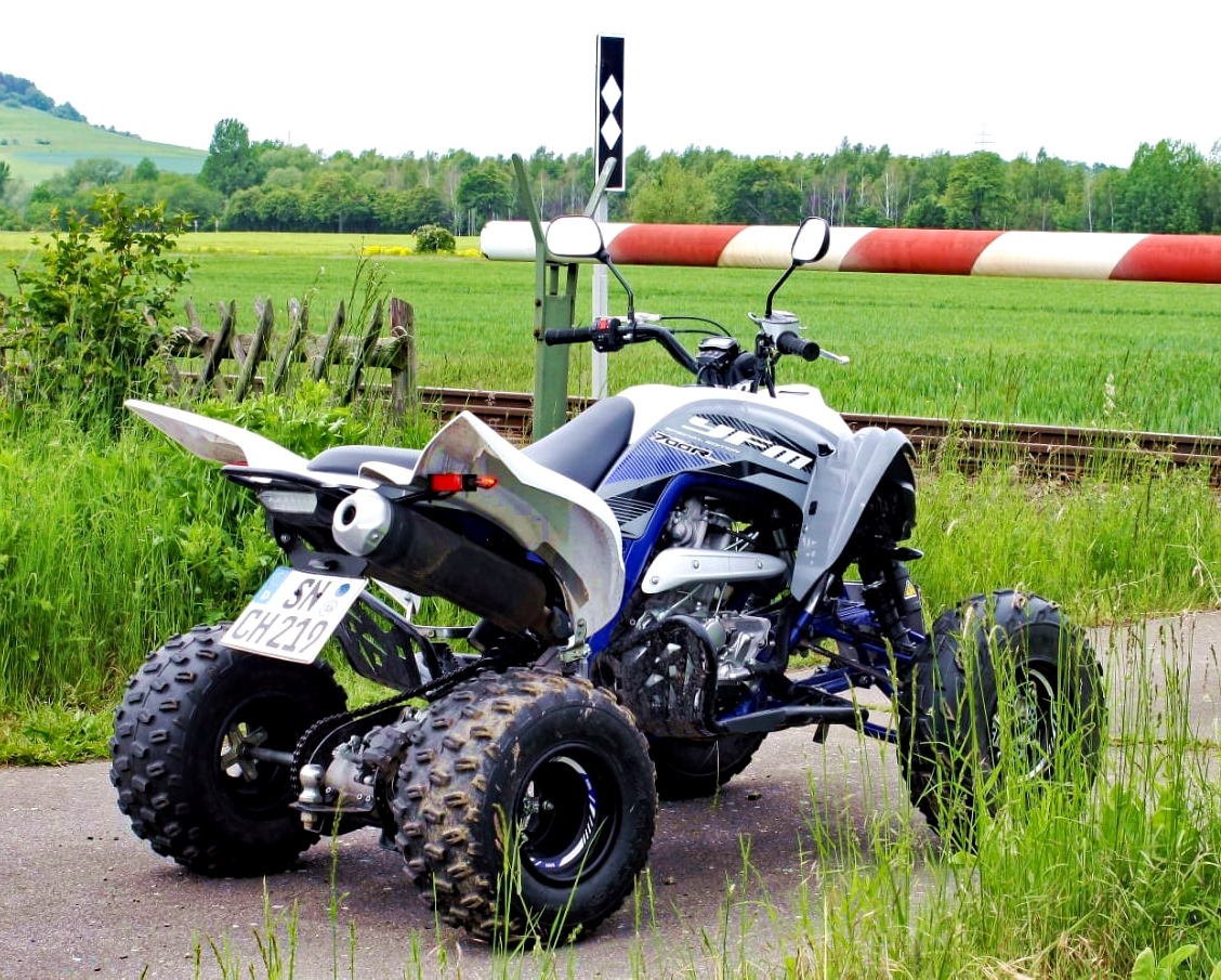 POL-SN: Quad in Schwerin entwendet