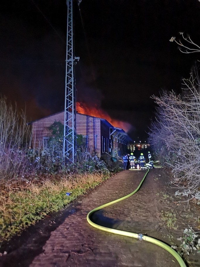 POL-PDWO: Brand einer Güterhalle