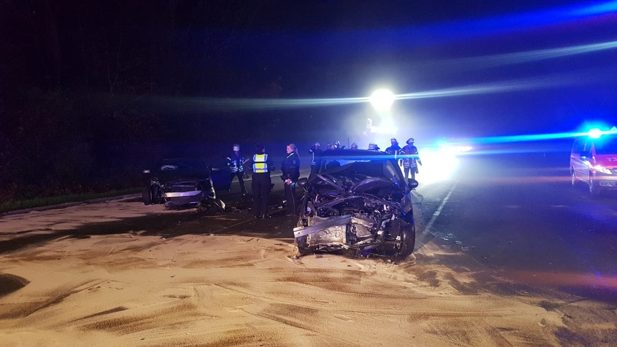 FW-Schermbeck: Schwerer Verkehrsunfall auf der Weseler Straße (B 58) / Dorstener Straße