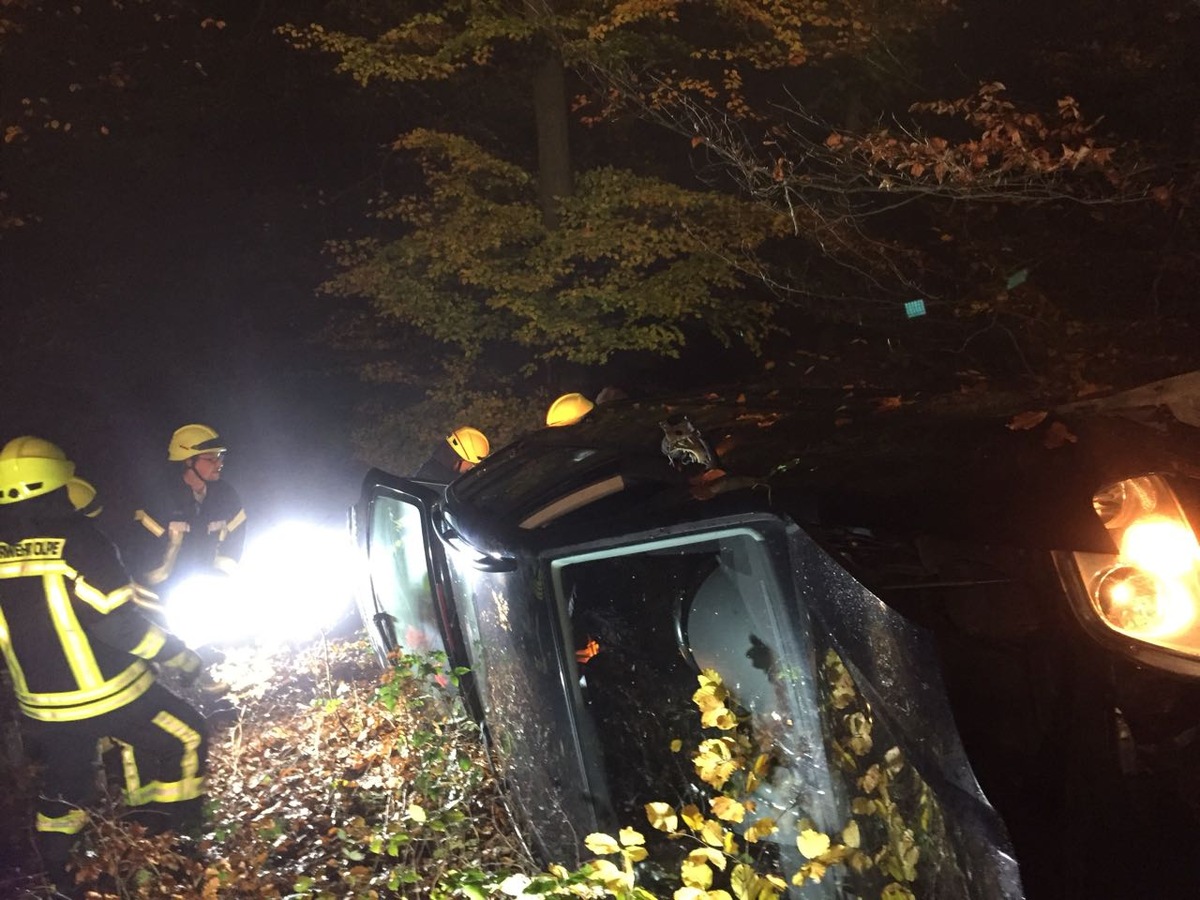 FW-OE: Nächtlicher Verkehrsunfall