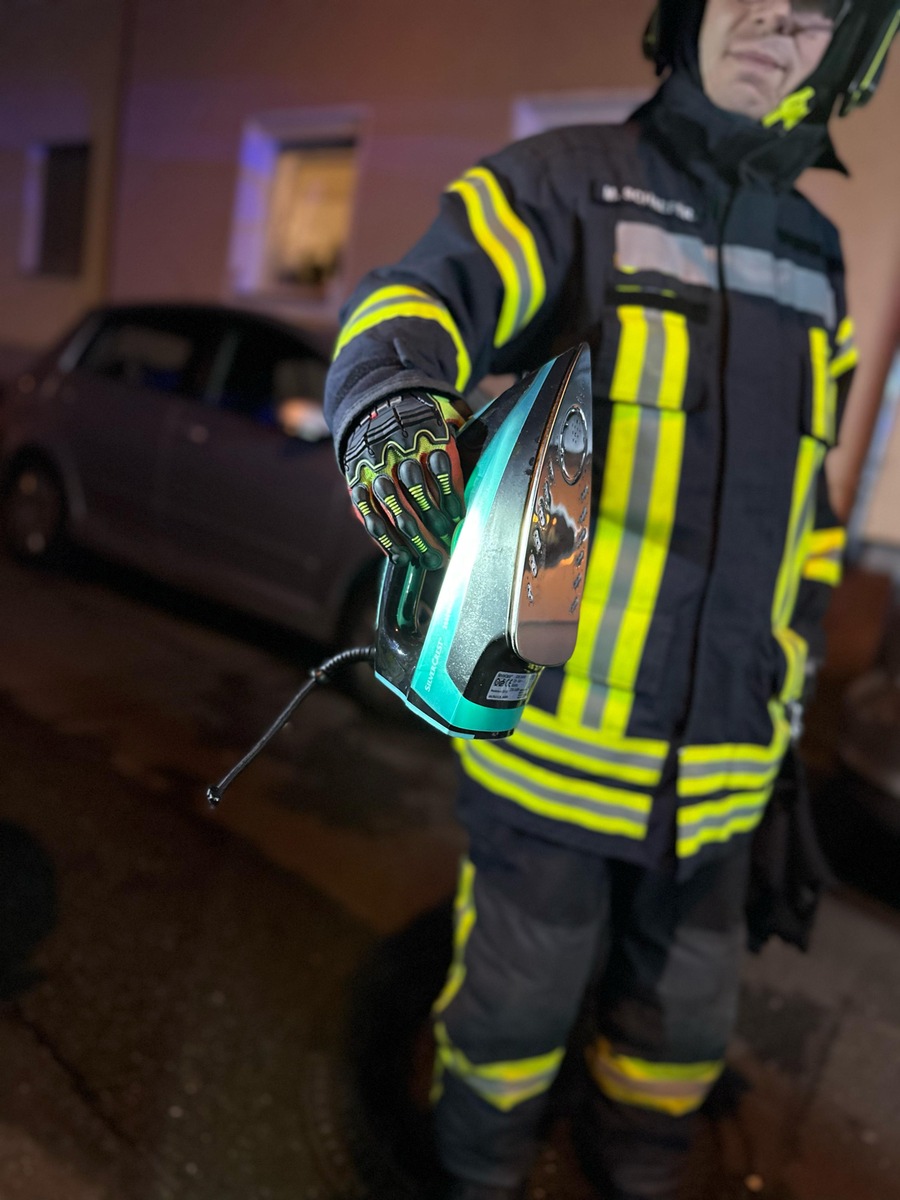 Feuerwehr MTK: Ereignisreicher Wochenstart: Chemikalienunfall, Verkehrsunfall, Gasalarm und Brandmeldeanlagen