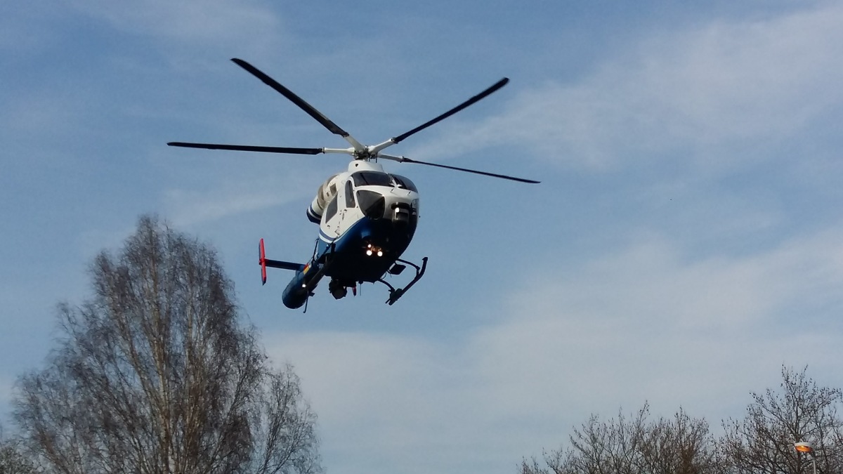 POL-HM: Sprengung eines Geldautomaten - Täter flüchten mit Motorroller - Polizeihubschrauber zur Fahndung eingesetzt