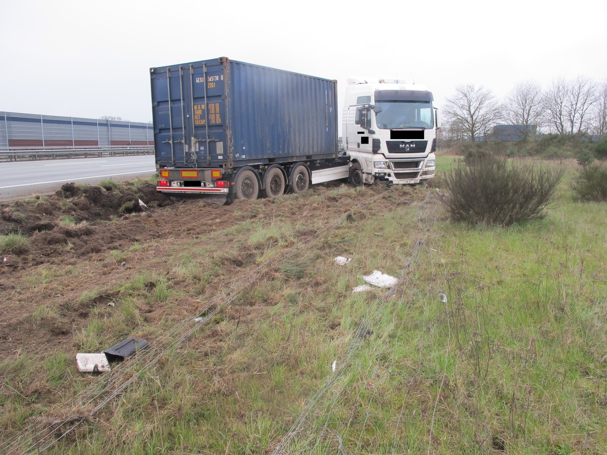 POL-ROW: Hoher Schaden nach Verkehrsunfall auf der Bundesautobahn 1 in Fahrtrichtung Bremen, zwischen Sittensen und Elsdorf