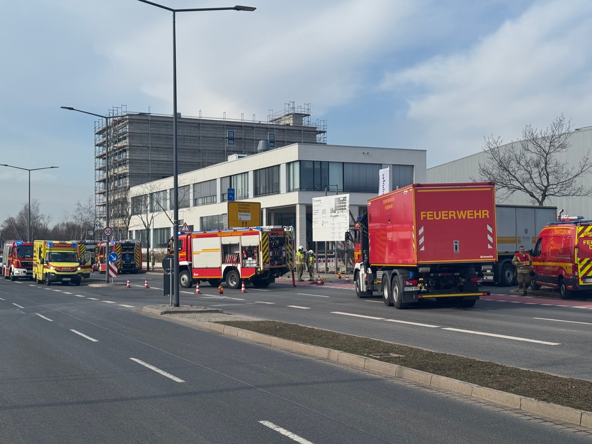 FW Dresden: Automatische Brandmeldeanlage alarmiert Feuerwehr: Brand am Fraunhofer-Institut für Photonische Mikrosysteme