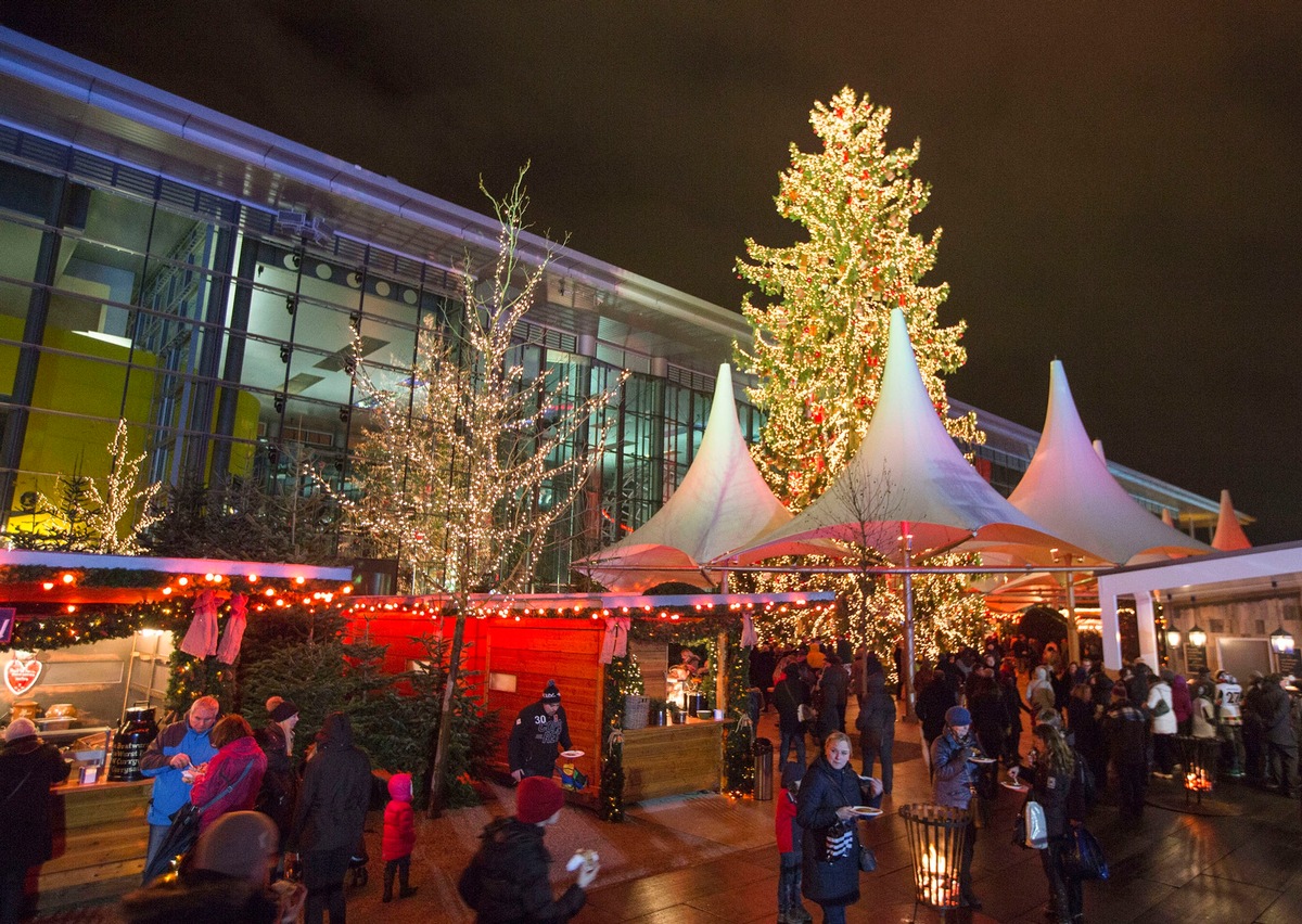 Schnee, Eisshows und Wintermarkt: Die Autostadt eröffnet Winterinszenierung (FOTO)