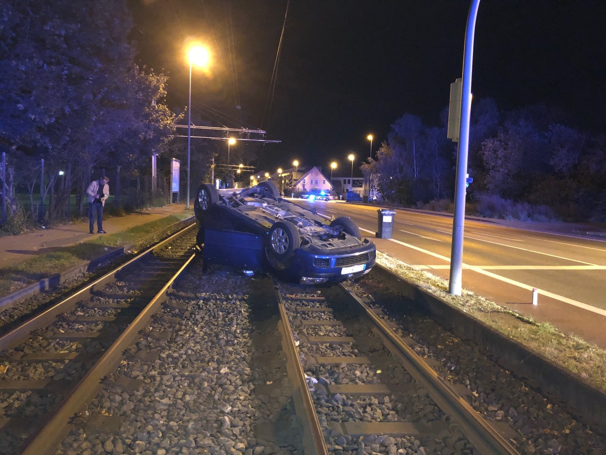 POL-BI: PKW mit fünf Insassen überschlägt sich auf der Beckhausstraße