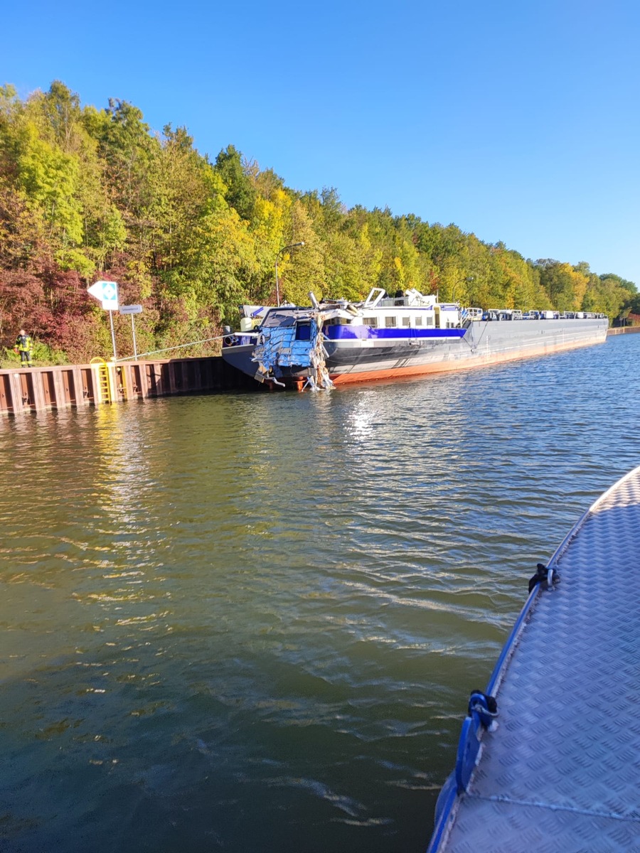 POL-DU: Gelsenkirchen: Steuerhaus bei Schiffsunfall auf Rhein-Herne-Kanal abgefahren