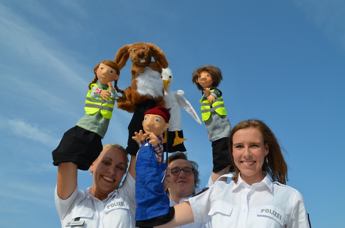 POL-FL: Polizeidirektion Flensburg - Unsere Puppenspieler stellen sich vor! /&quot;Die Kantsteinhelden&quot; für Kindergärten, Kitas und Schulen