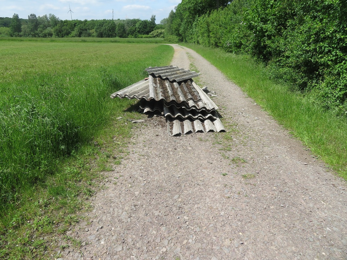 POL-DO: Unbekannte entsorgen asbesthaltige Platten an Feldwegen in Kirchlinde - Polizei sucht Zeugen!