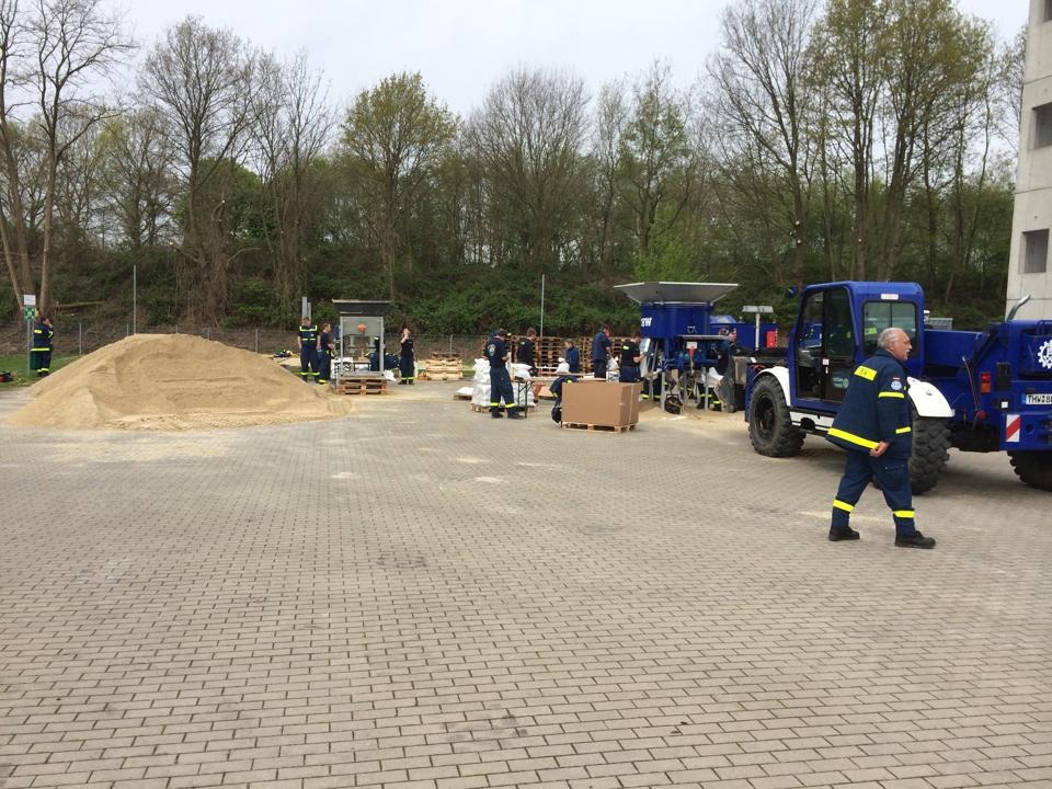 FW-RE: Feuerwehr und THW üben gemeinsam