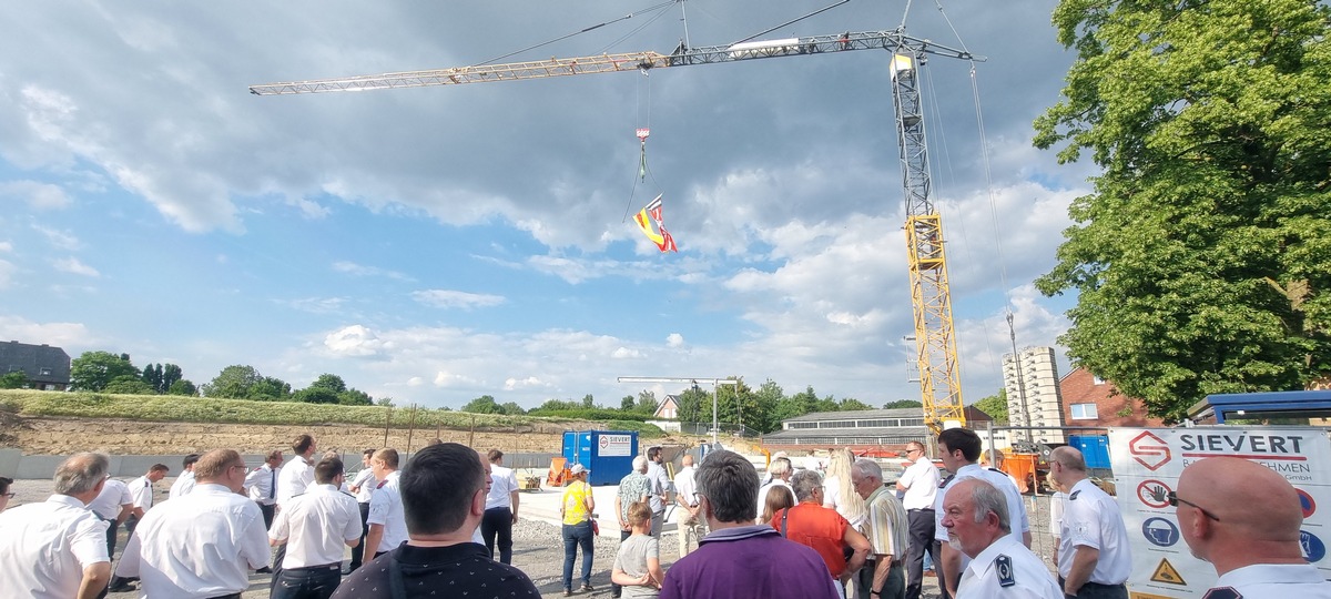 FW-WRN: Der Grundstein ist gelegt! Baustart gelungen bei der neuen Feuerwache vom Löschzug 3 der Freiwilligen Feuerwehr Werne in Stockum