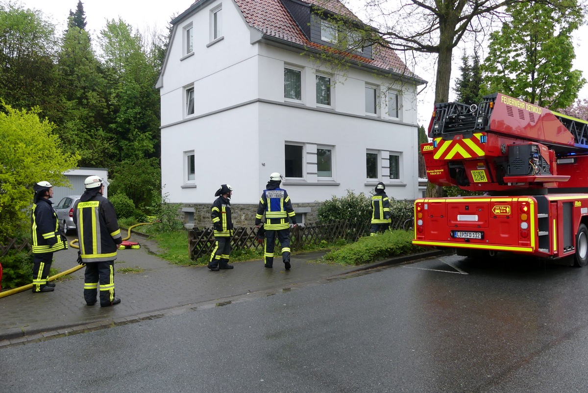 FW-DT: Feuermeldung in Mehrparteienhaus