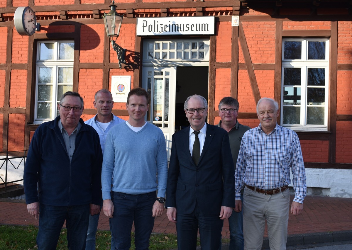 POL-PB: Landrat Manfred Müller besucht das Deutsche Polizeimuseum