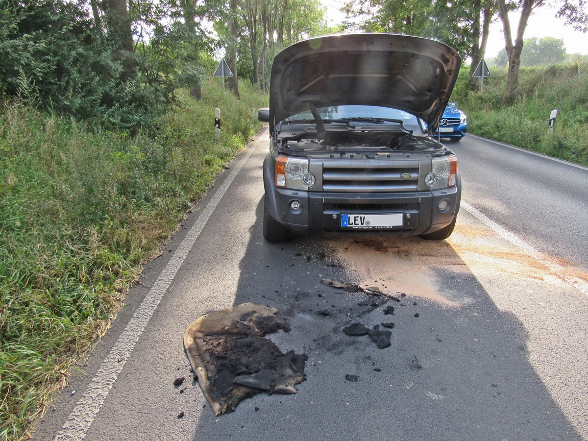 POL-ME: Motorbrand während der Fahrt eines SUV-Gespanns - Mettmann - 2108133