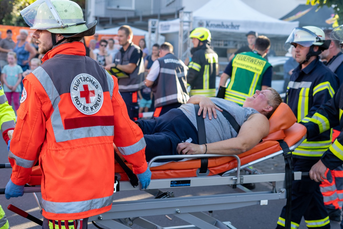 FW Wenden: Rettungskräfte üben Ernstfall auf Wendener Kirmes