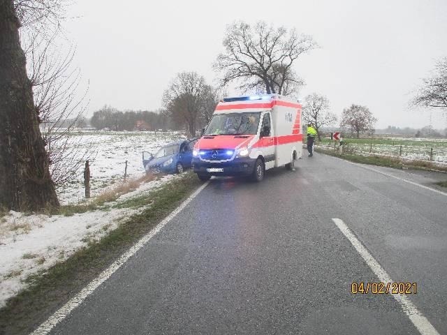 POL-WHV: Verkehrsunfall infolge akuter Erkrankung - Lob an die Ersthelfer!