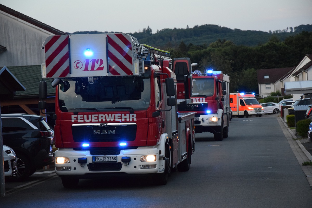 FW-MK: Gartenlaube im Vollbrand