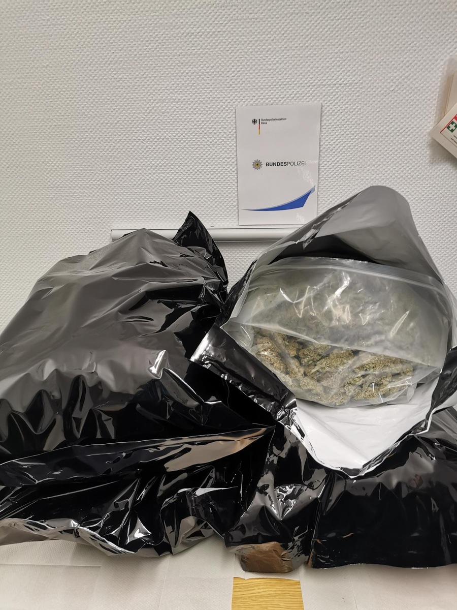 BPOL NRW: Bundespolizei stellt 14,3 Kilogramm Marihuana im Wert von 141.500 EUR auf der Autobahn A 57 sicher