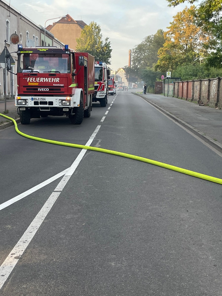 FW Minden: Brand einer leerstehenden Lagerhalle