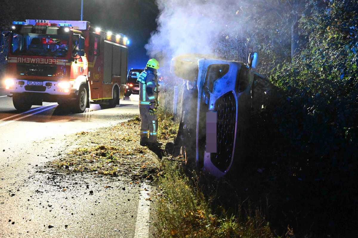 FW Pulheim: PKW im Graben - Fahrer verletzt