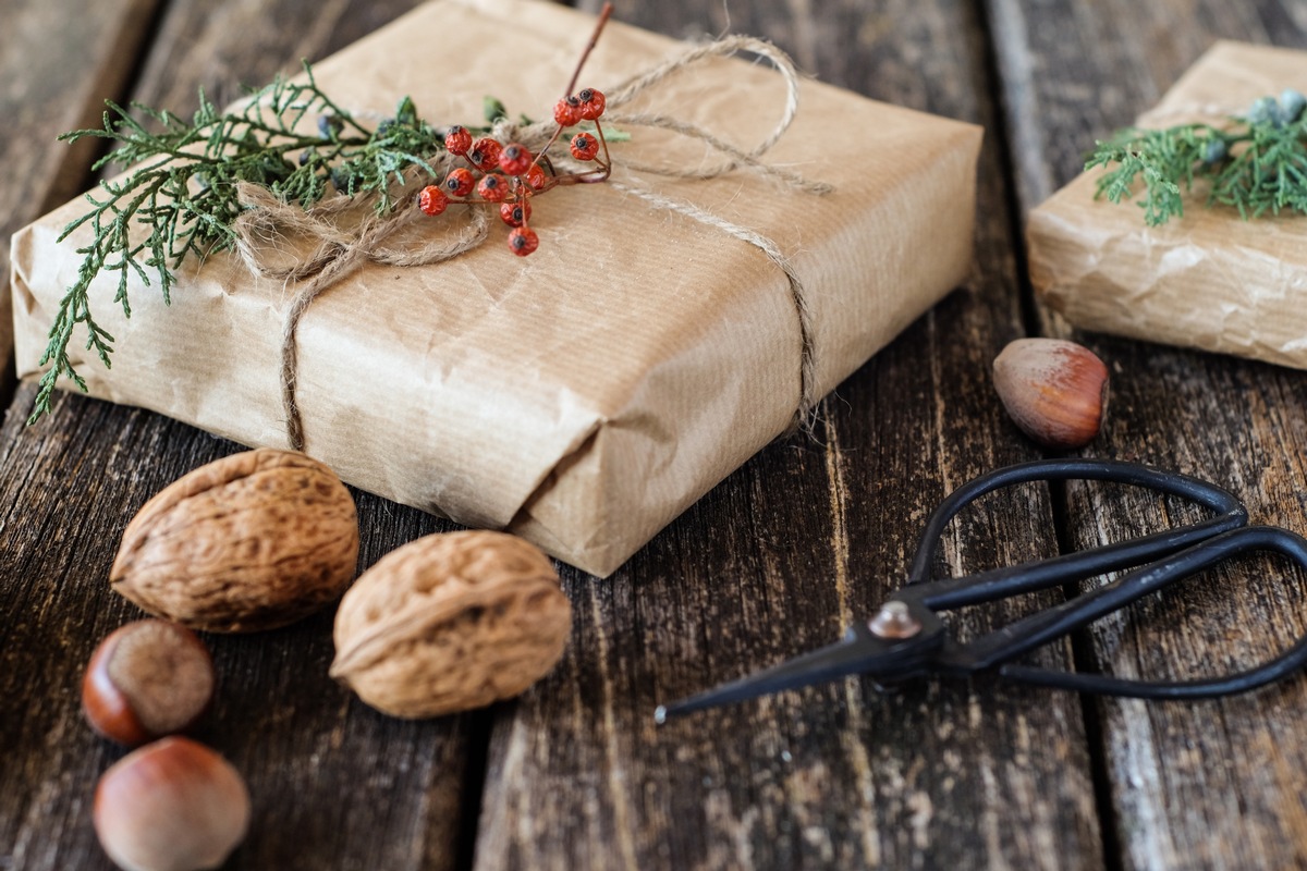 Trends beim Weihnachtspapier / Klassisch, joyful oder festiv - auf jeden Fall nachhaltig