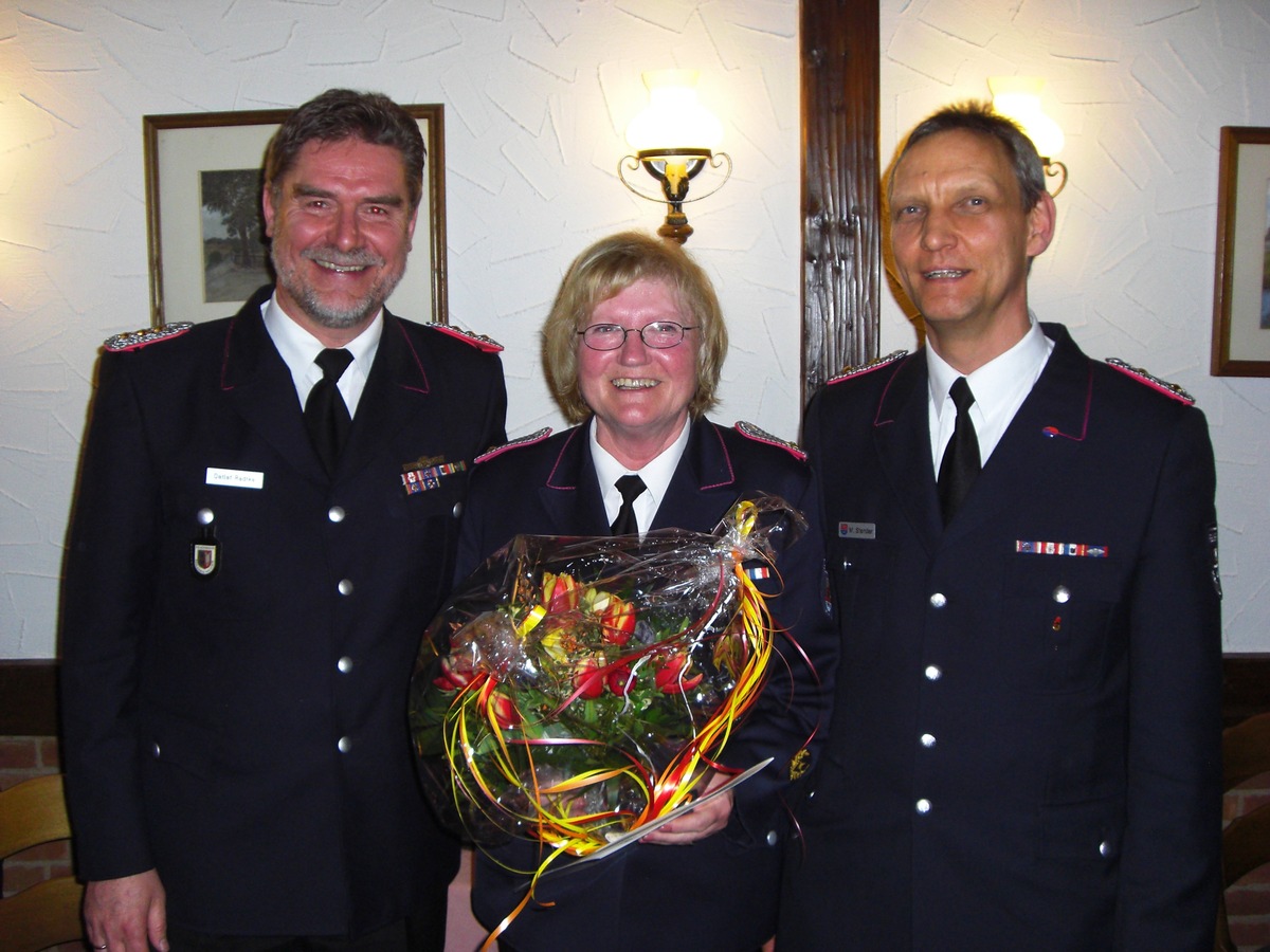 FW-LFVSH: Verdienste um Frauenarbeit in der Feuerwehr gewürdigt