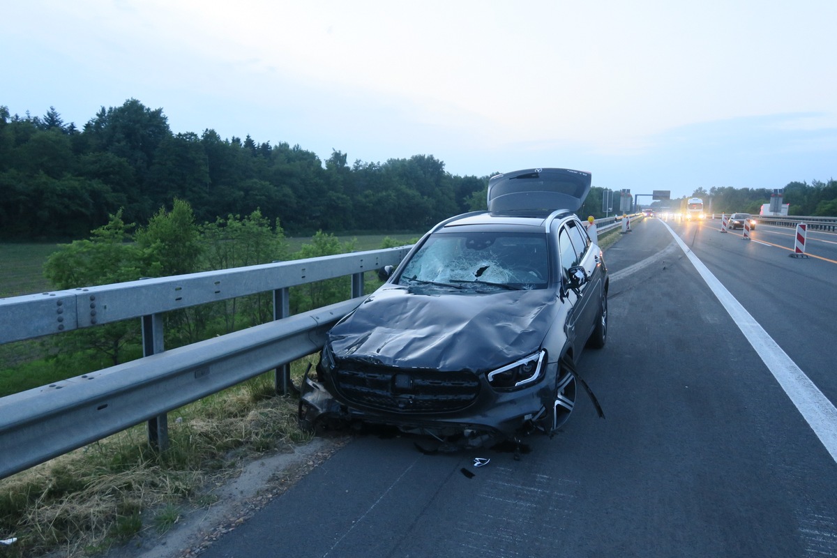 POL-DEL: Autobahnpolizei Ahlhorn: Hoher Sachschaden bei Verkehrsunfall auf der Autobahn 1 im Bereich der Gemeinde Dinklage +++ Drei Personen leicht verletzt