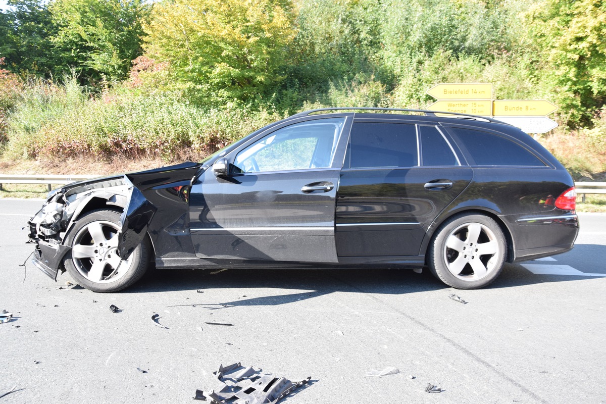 POL-HF: Unfall beim Abbiegen - 50-jähriger Motorradfahrer verletzt sich schwer