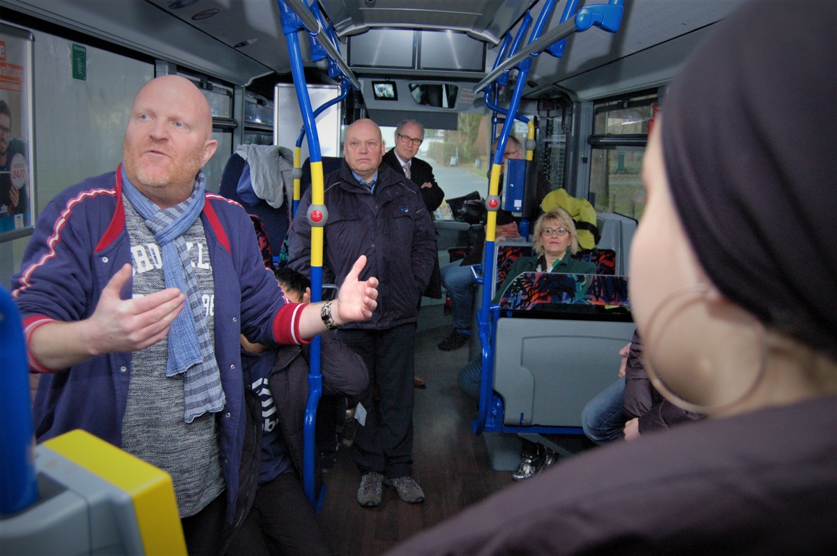 POL-PB: &quot;Dreist&quot; - Nachhaltige Gewaltprävention im Linienbus