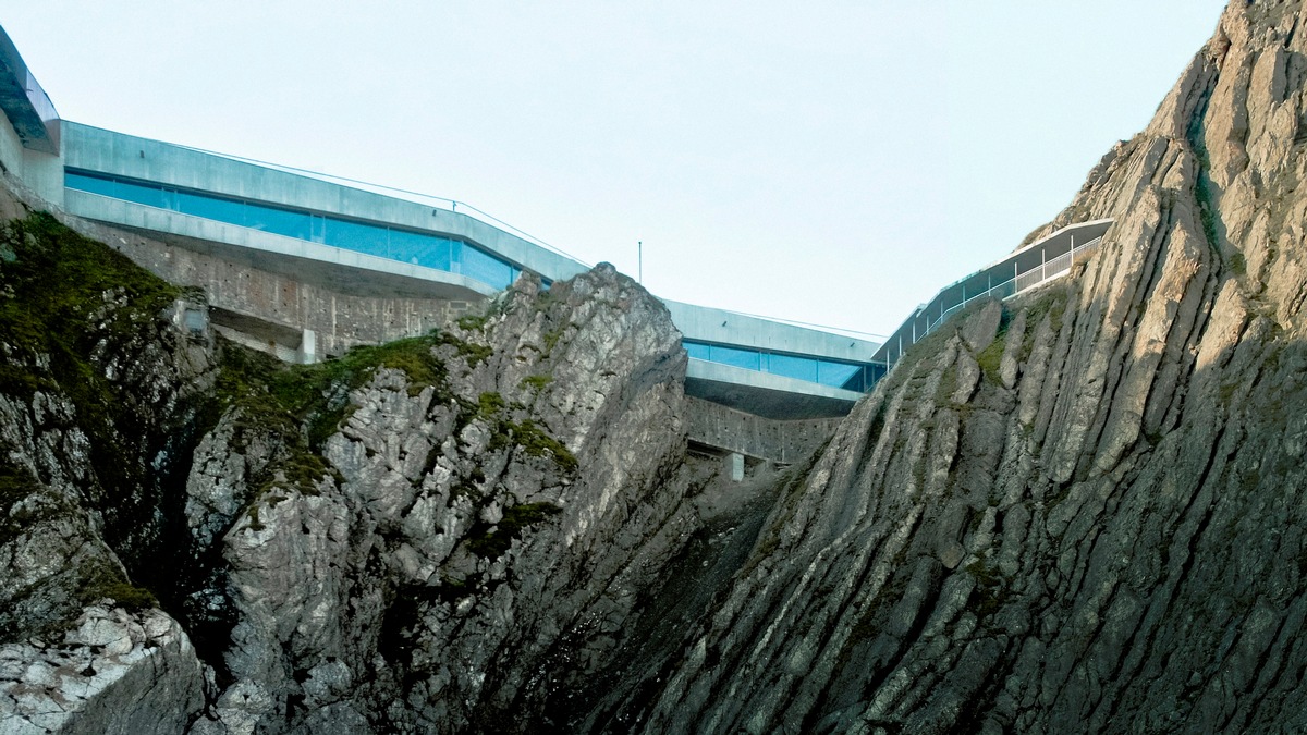 Panoramagalerie Pilatus Kulm gewinnt Corporate Architecture Auszeichnung 2012 / 3. &quot;Award für Marketing + Architektur&quot; im KKL Luzern verliehen