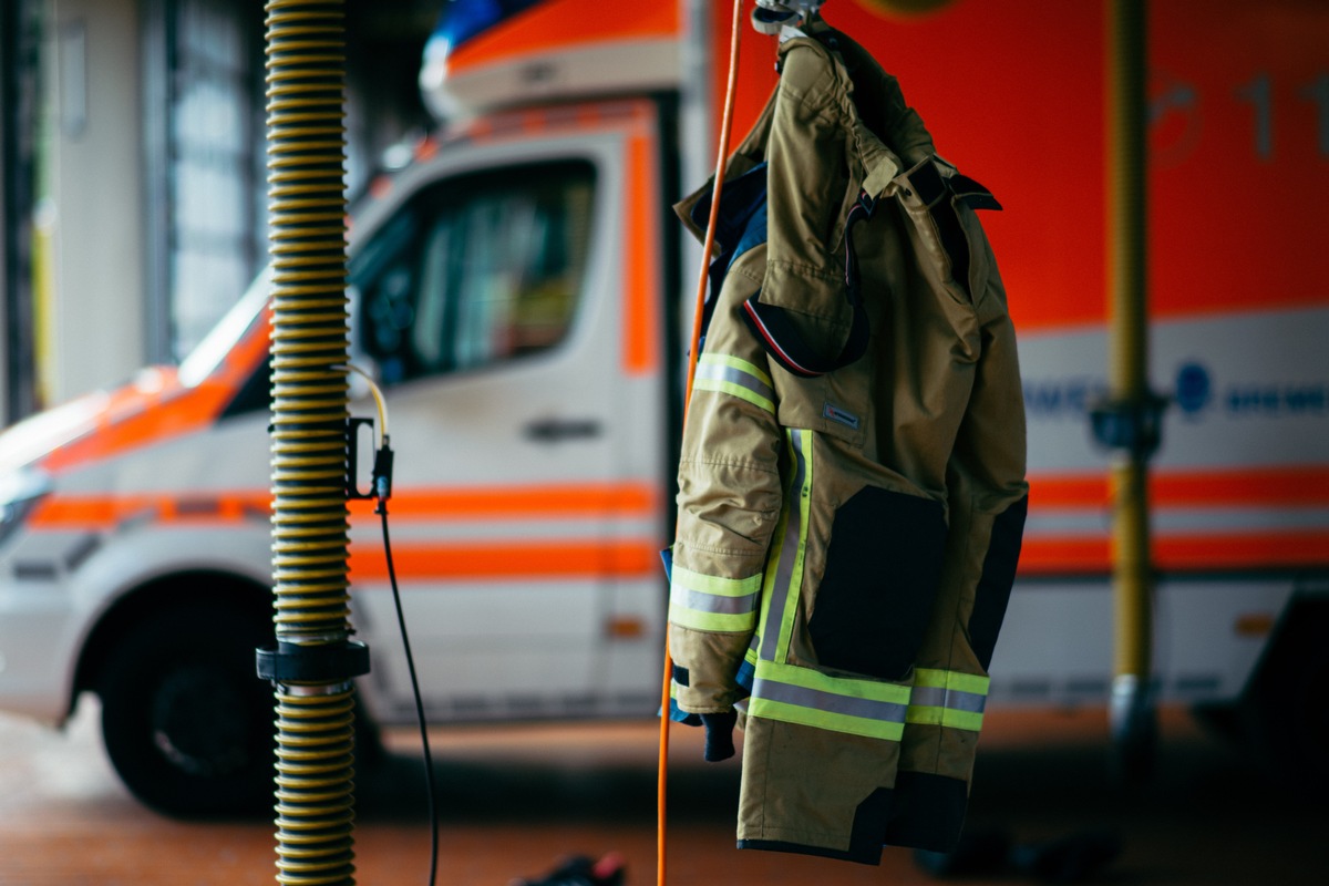 FW Bremerhaven: Erhöhtes Einsatzaufkommen durch Glätte: Feuerwehr zeigt hohe Flexibilität