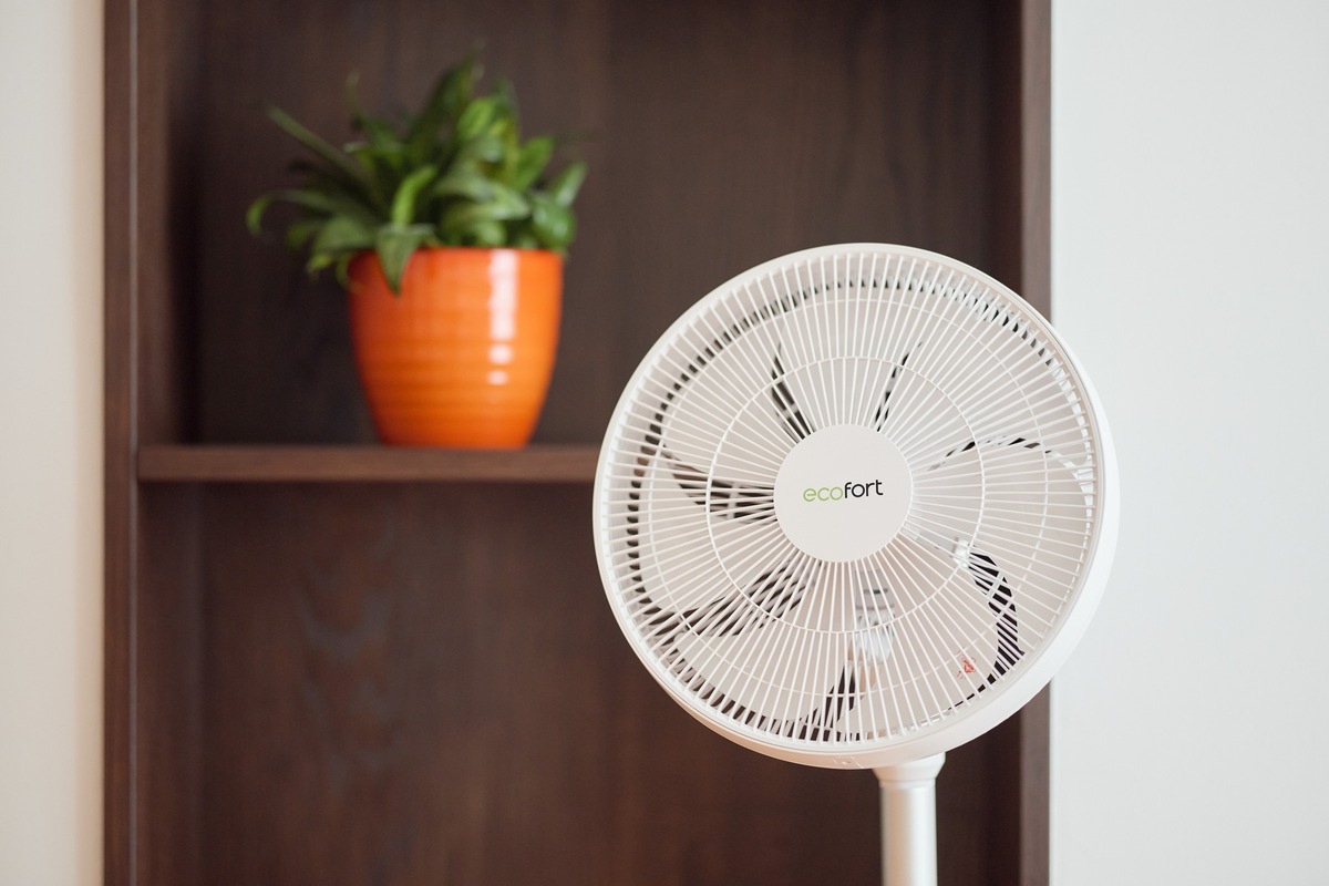 Une brise rafraîchissante qui vous transporte : Le puissant ventilateur ecoQ SilentAir Grande pour les grandes pièces