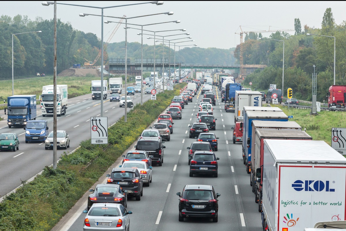 ADAC Staubilanz: 2021 fast so viele Staus wie vor Corona / Dauer und Länge aber geringer als 2019 / ein Drittel mehr Meldungen als im ersten Corona-Jahr