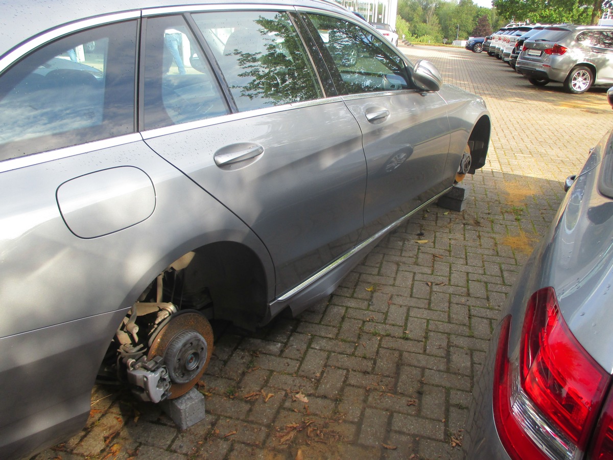 POL-EN: Sprockhövel- Vier Räder von Mercedes gestohlen