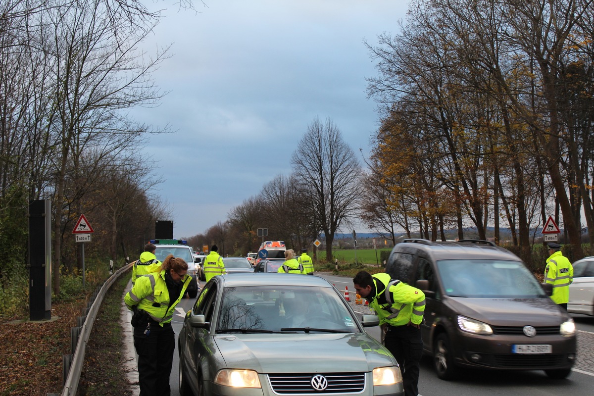 POL-HI: Ganzheitliche Kontrollen mit Einrichtung von Kontrollstellen an den Anschlussstellen der A7 am 23.11.2017  / Kontrollen im Bereich des PK Sarstedt