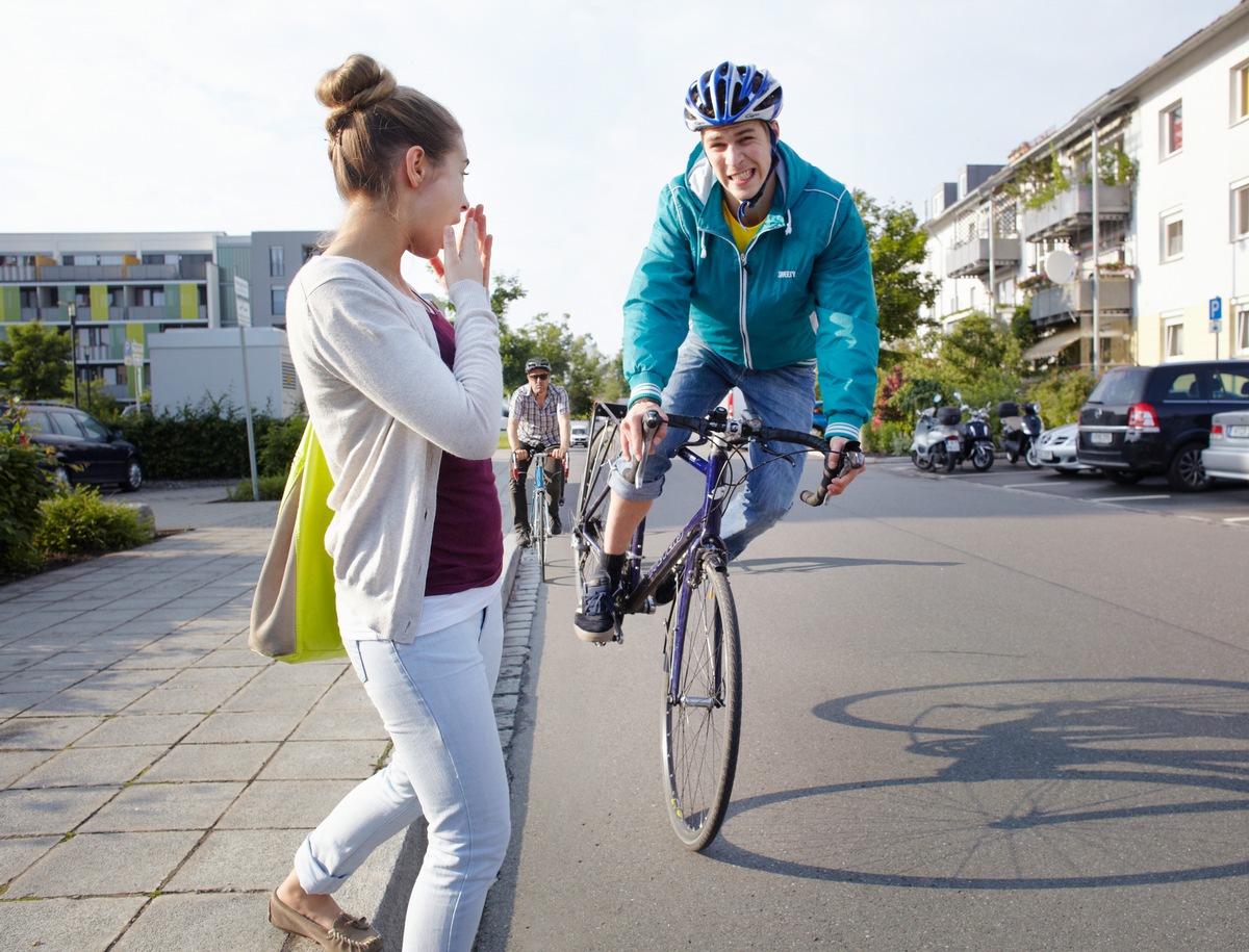 Tipps für den Alltag / Urteil: Zu spät gebremst / Fußgänger muss nicht mithaften, wenn Radfahrer nicht aufpasst (BILD)