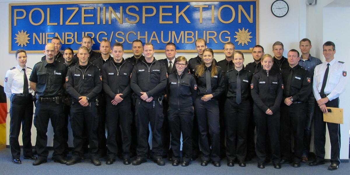 POL-NI: 23 neue Polizisten und Polizistinnen in der Polizeiinspektion Nienburg/Schaumburg  -Bild im Download-