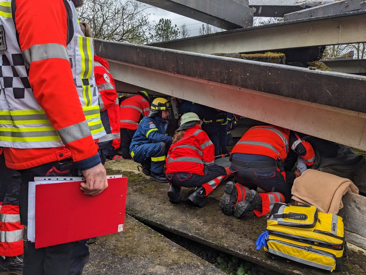 FW Bad Säckingen: Hilfsorganisationen üben Zusammenarbeit