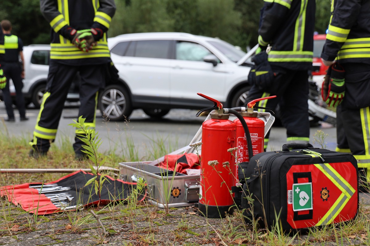 FW Hambühren: Verkehrsunfall auf L310 fordert in Gemeinde Hambühren drei Schwerverletzte / Großaufgebot an Rettungskräften im Einsatz