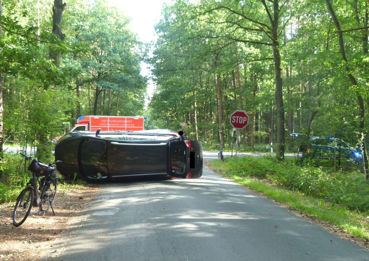 POL-MI: Auto kippt in Folge Unfall auf die Seite