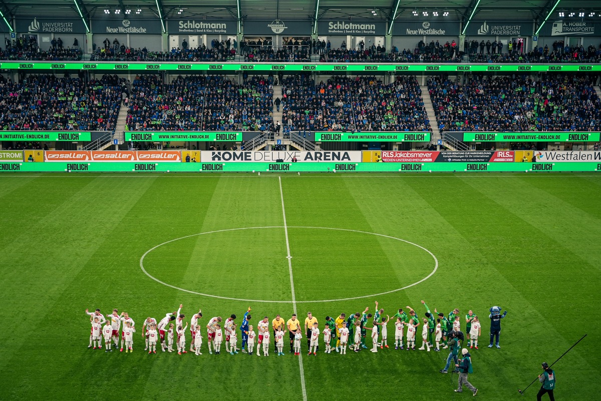 &quot;Endlich&quot;-Sondertrikot-Aktion von SC Paderborn 07, Four 20 Pharma und der Sanity Group