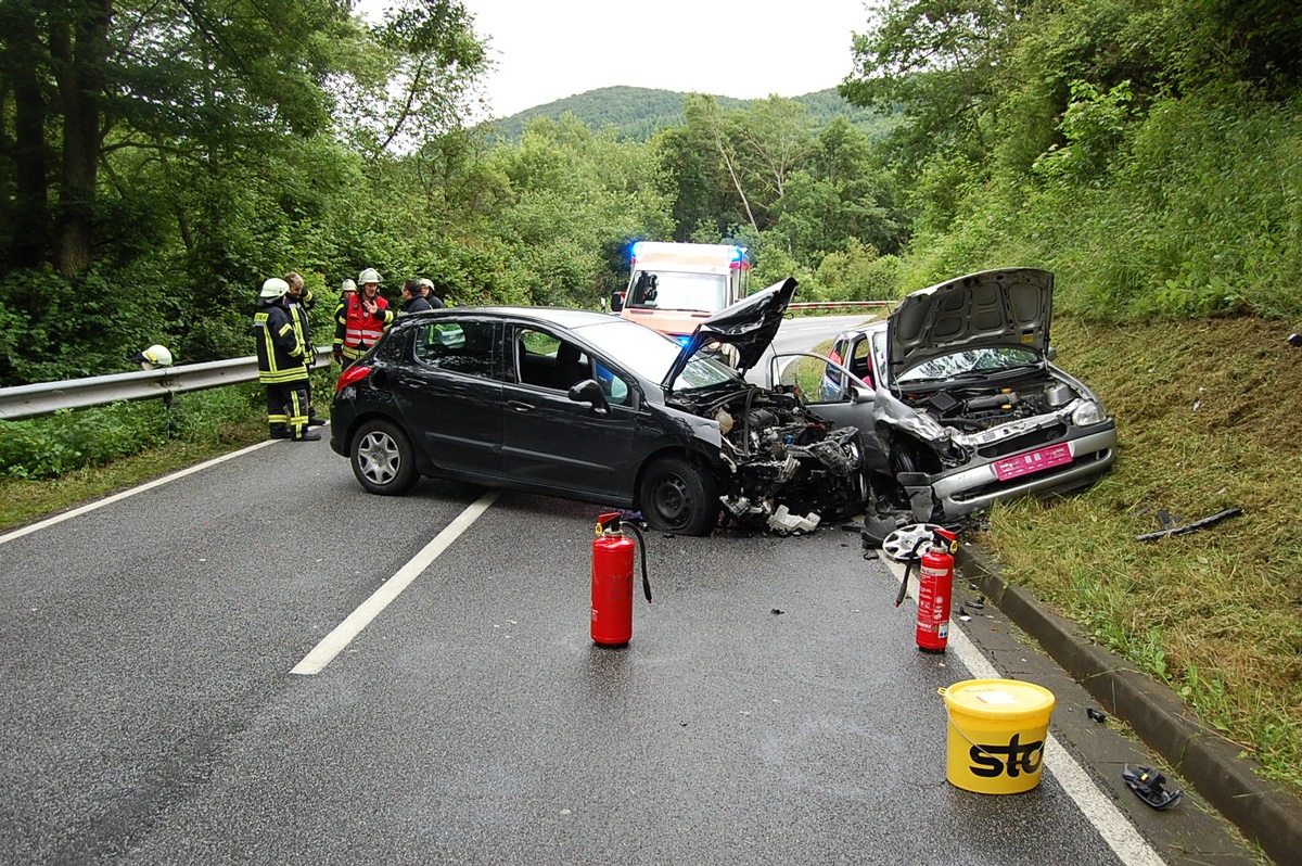 POL-PDKL: Unfall im Begegnungsverkehr - zwei Verletzte