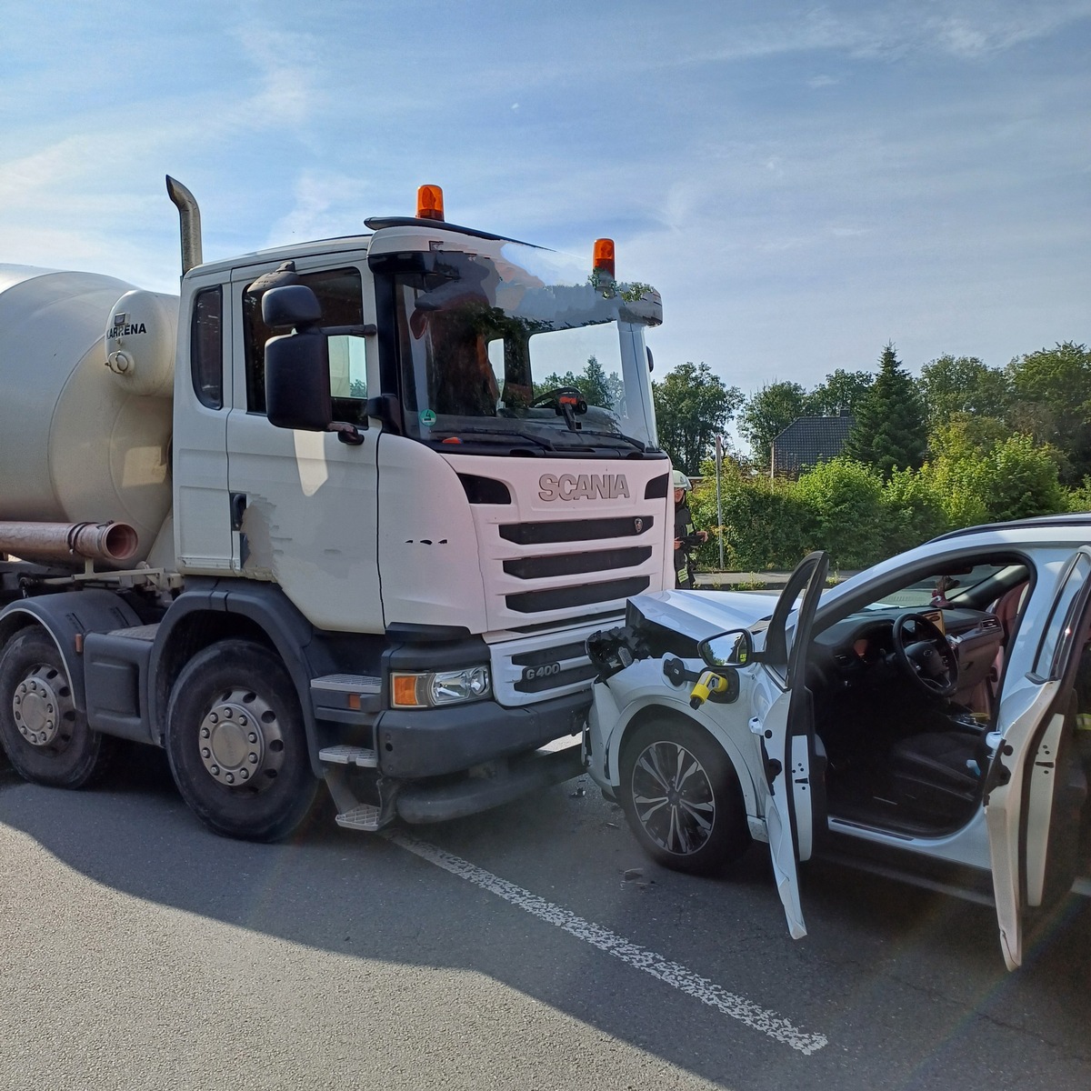 FW-EN: Wetter - Verkehrsunfall und Türöffnung am Freitag