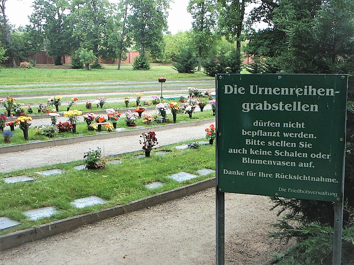 Tag des Friedhofs: Heilsame Trauer braucht Rituale - am besten am Grab / Existentielle Bedürfnisse sollen bei der Wahl des Beisetzungsortes stärker Beachtung finden, so die Initiative Raum für Trauer