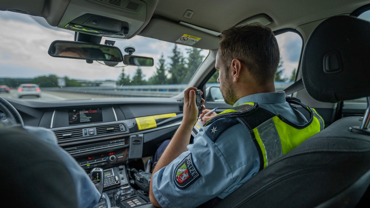 POL-ME: Betrunkener Randalierer greift Mitarbeiter des Ordnungsamtes an - die Polizei ermittelt - Velbert - 2208103