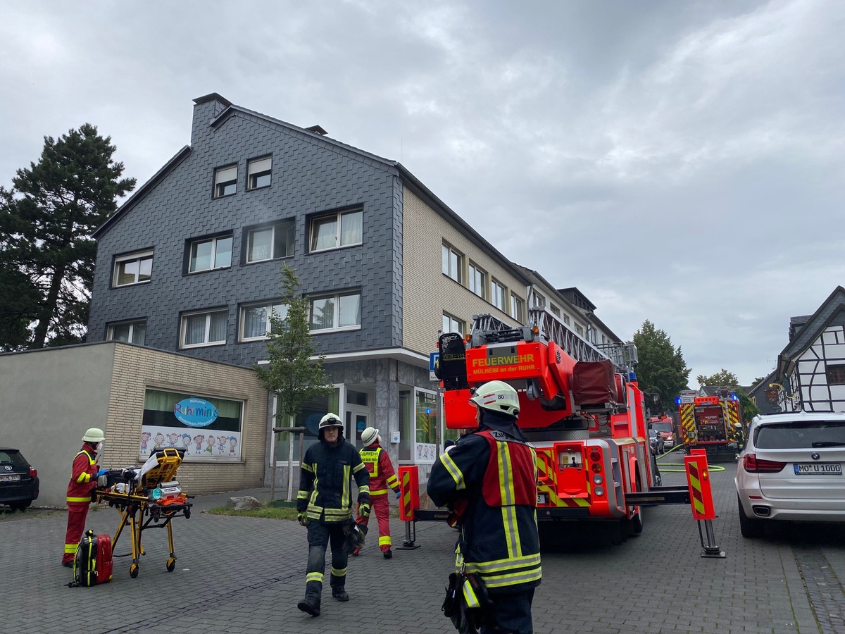 FW-MH: Gemeldeter Zimmerbrand mit Person