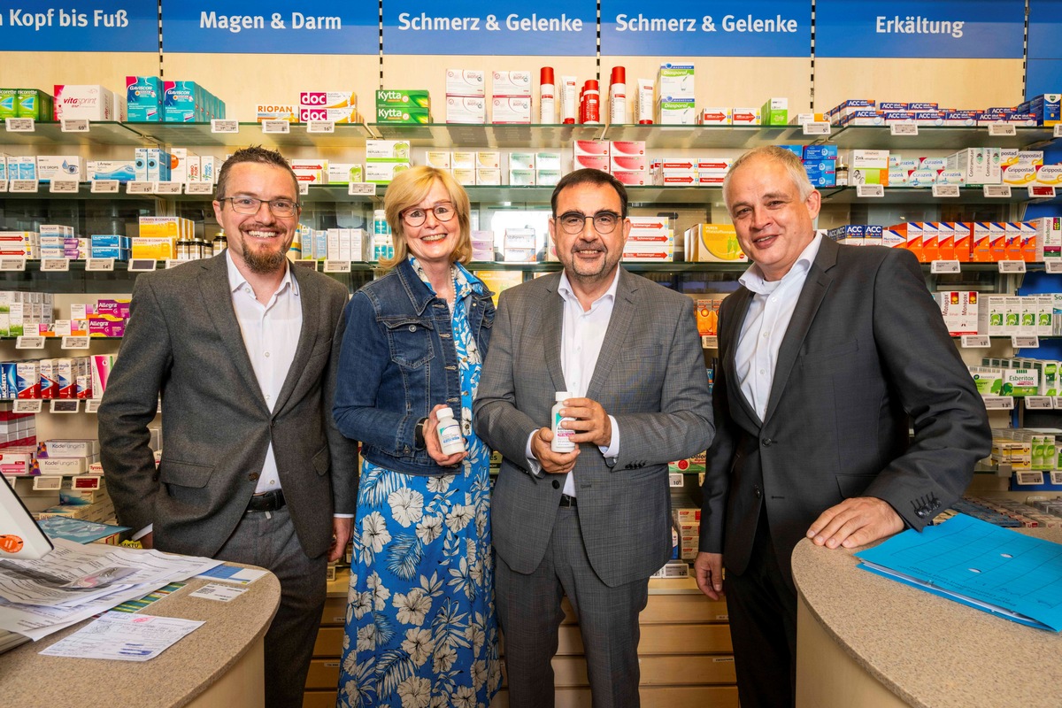 Bayerischer Gesundheitsminister Holetschek besucht PUREN Pharma &amp; SaniPlus Apotheke