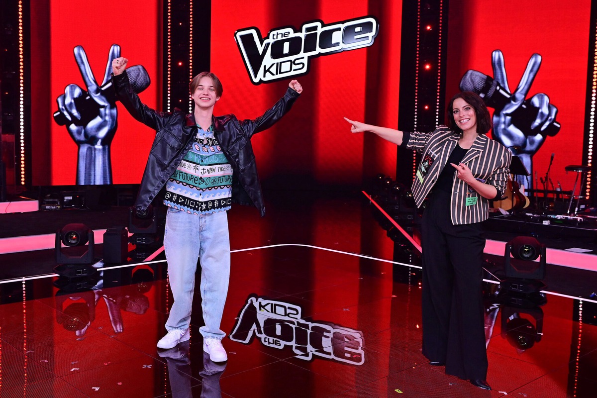 Egon (15, Berlin) aus #TeamSteff gewinnt &quot;The Voice Kids&quot; 2021 / SAT.1 erzielt im TV und digital Staffelerfolge