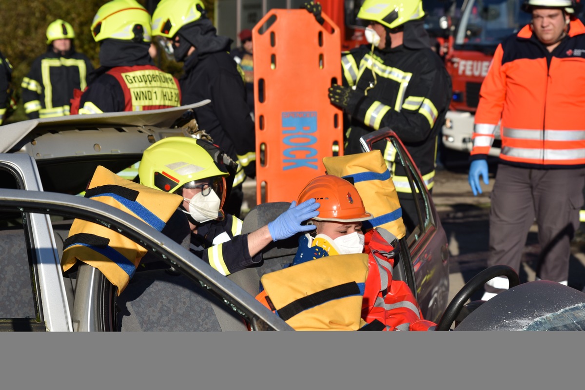 FW Wenden: Jahresabschlussübung der Feuerwehr Wenden